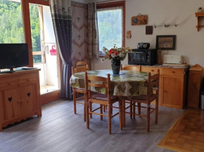 Studio 28m² au centre avec piscine et balcon ! - FR-1-573-44
